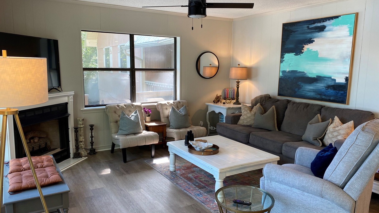 Photo of Livingroom in Ashville