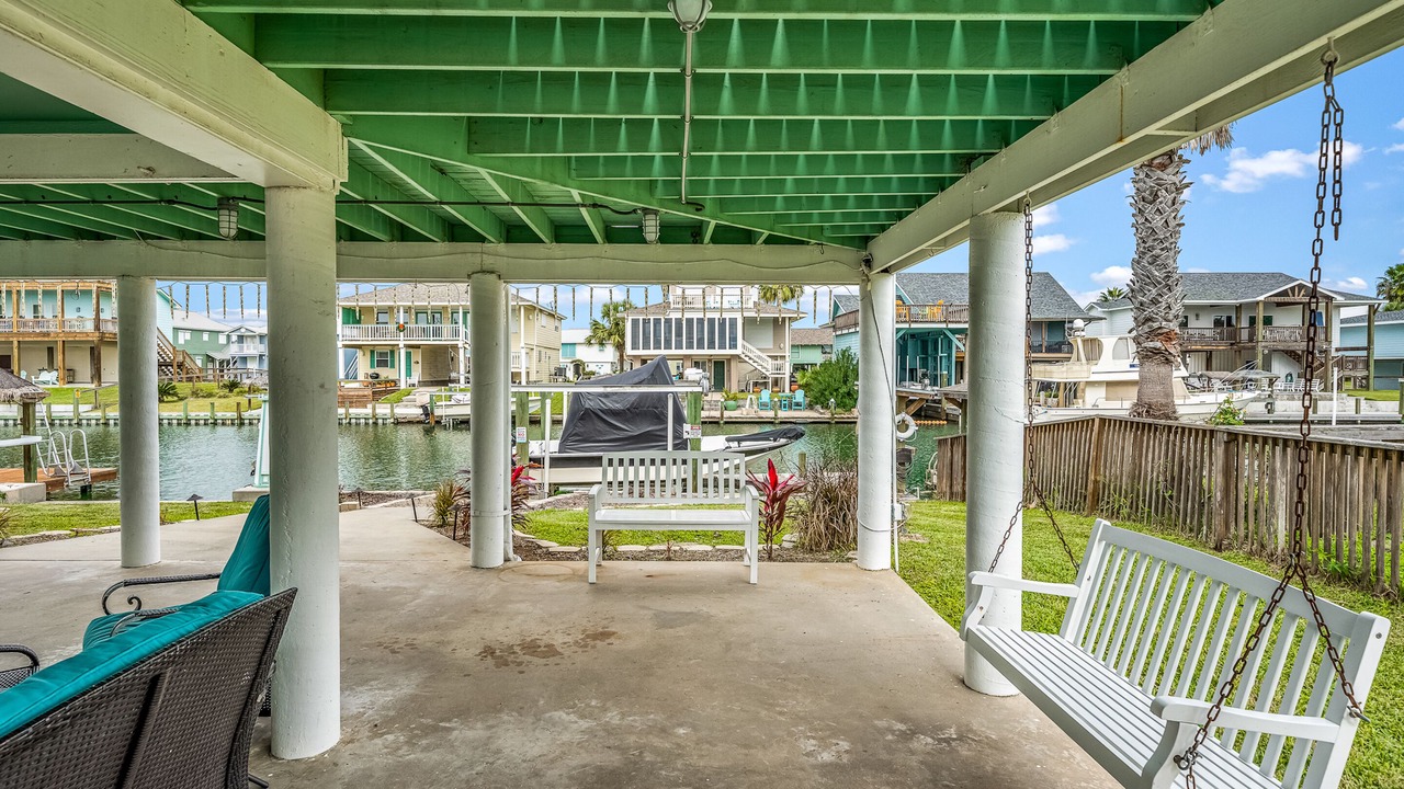 Photo of Outdoor in City-by-the Sea