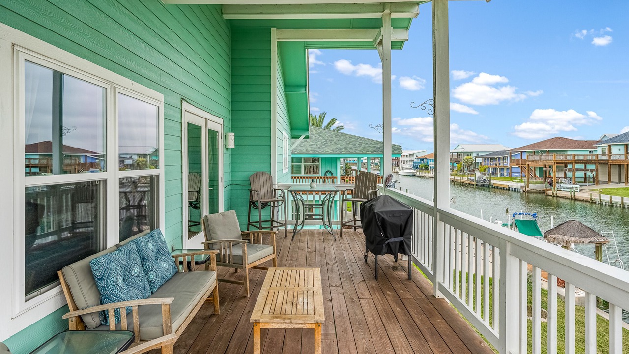 Photo of Patio Balcony in City-by-the Sea
