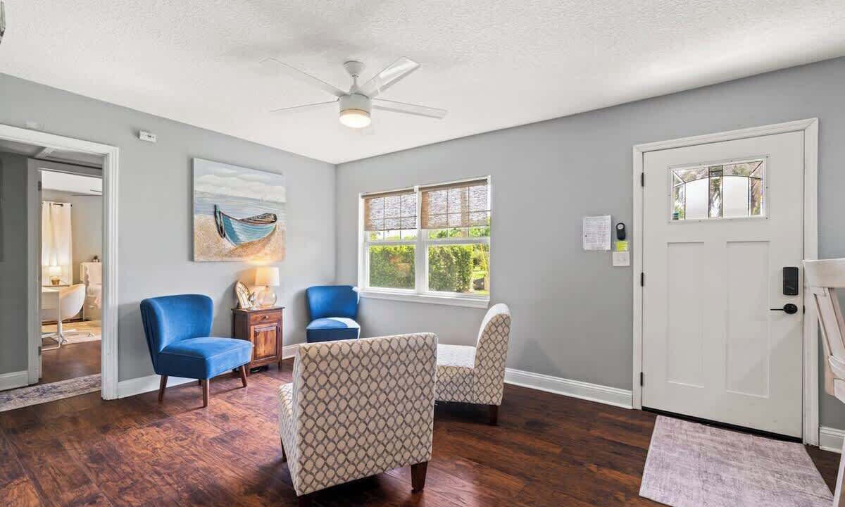 Photo of Livingroom in Jacksonville