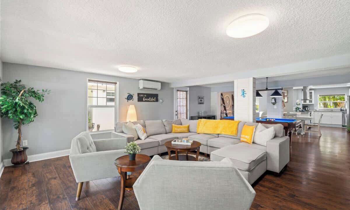 Photo of Livingroom in Jacksonville