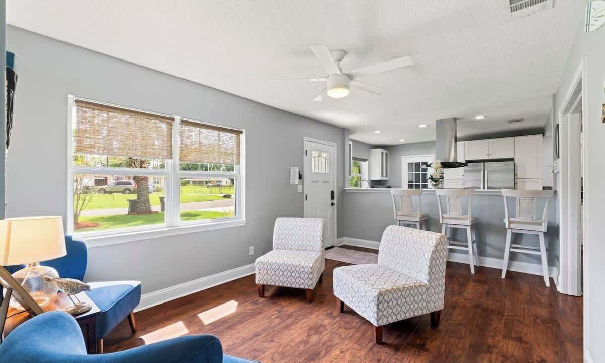 Photo of Livingroom in Jacksonville