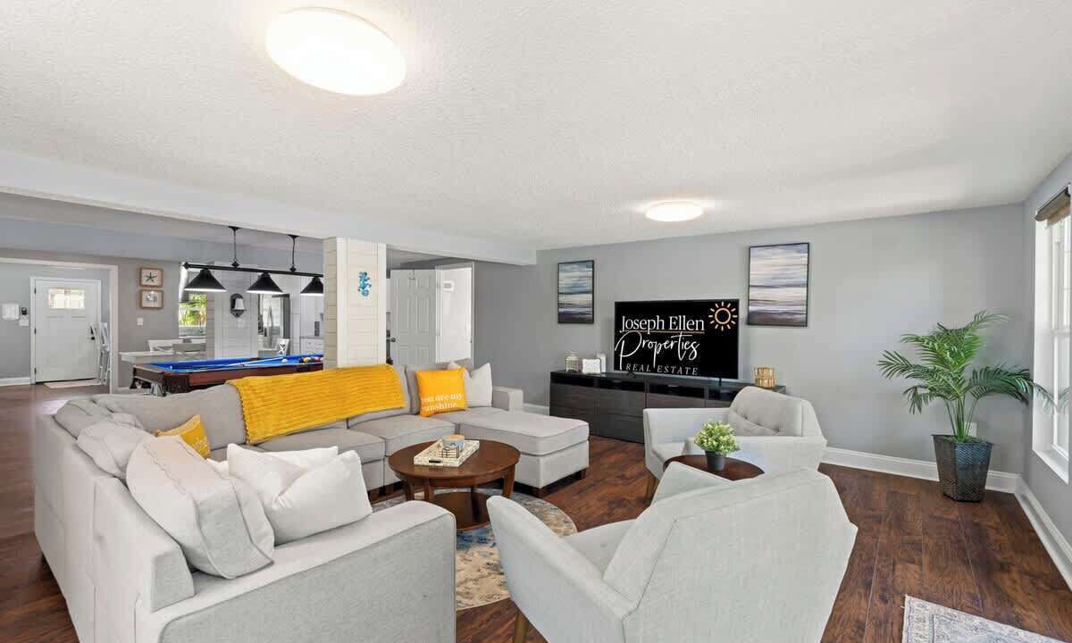Photo of Livingroom in Jacksonville