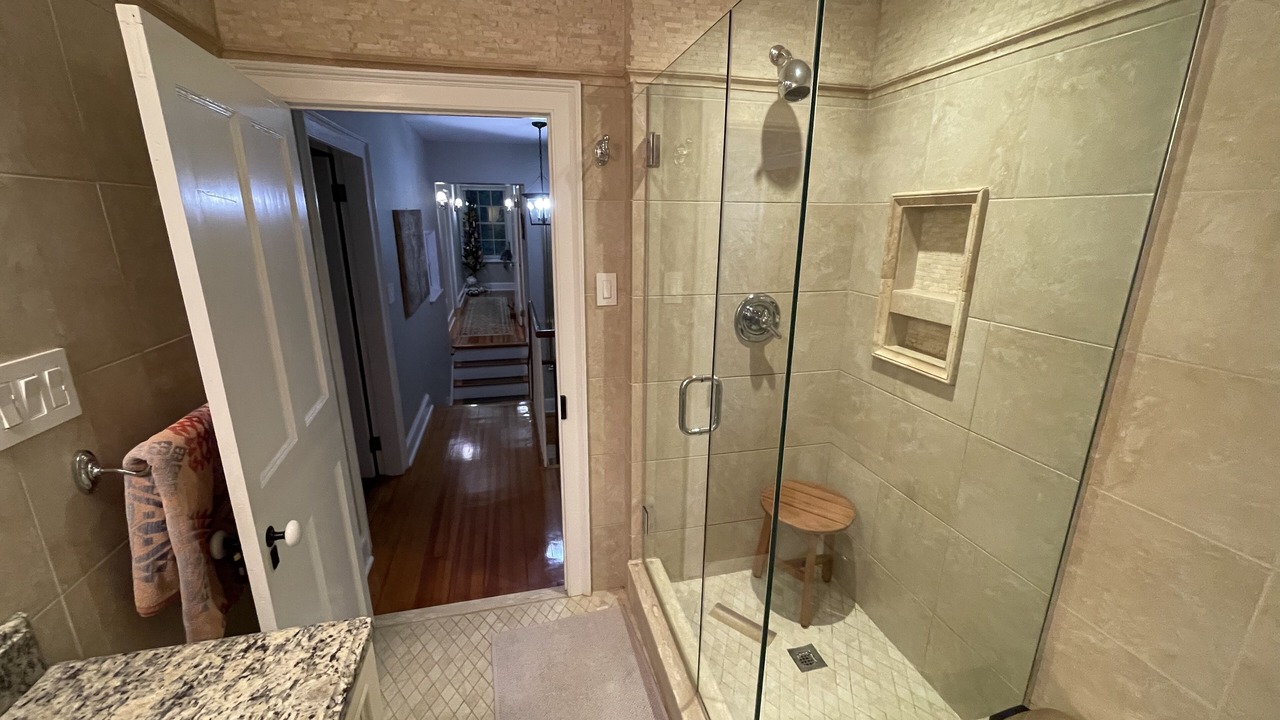 Photo of Bathroom in Buckingham Lake - Crestwood