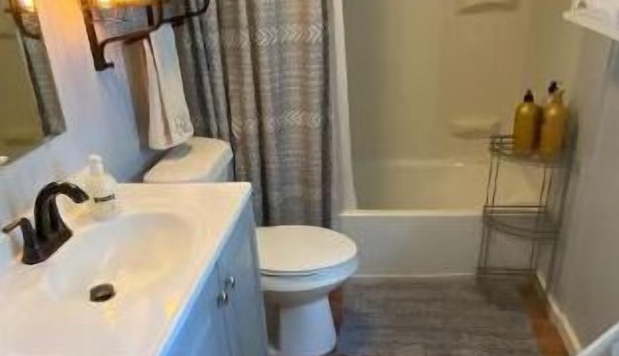 Photo of Bathroom in Bowling Green