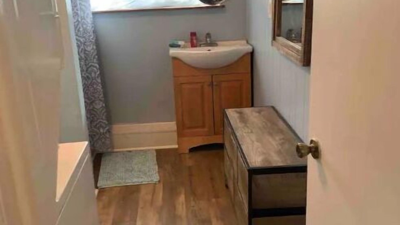 Photo of Bathroom in Bowling Green