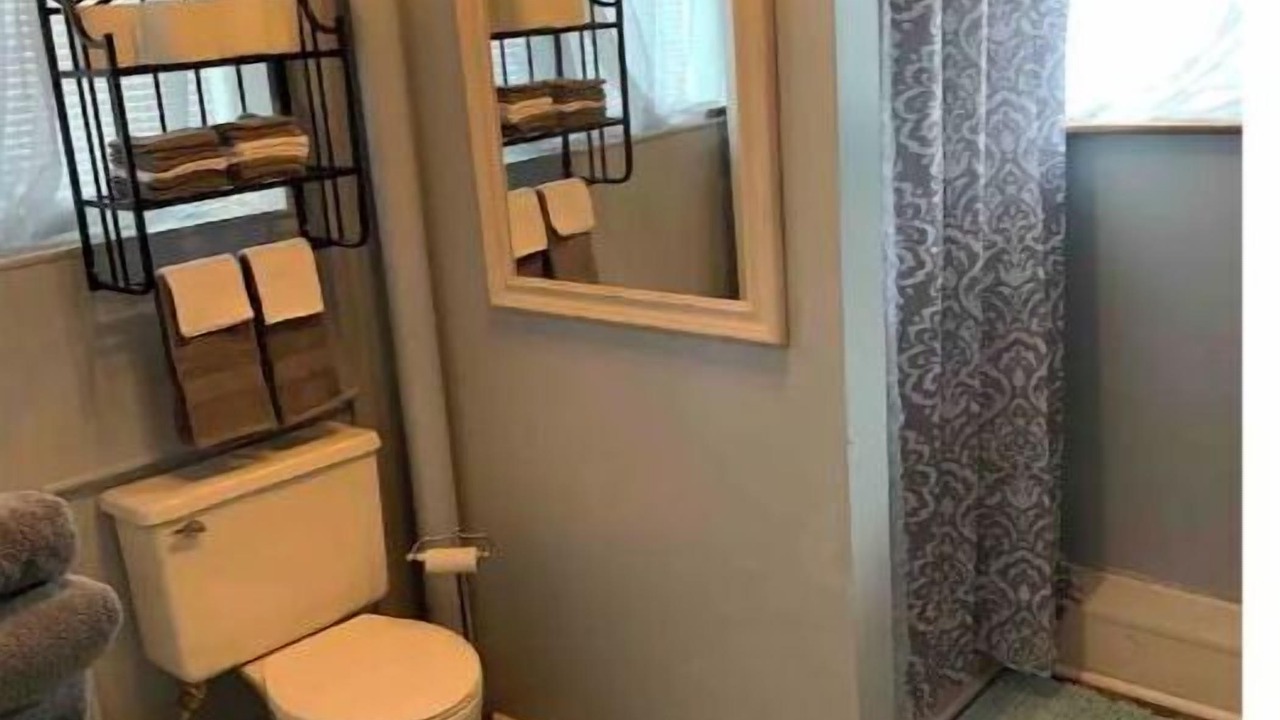 Photo of Bathroom in Bowling Green