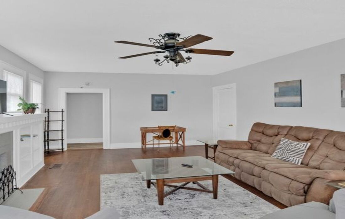 Photo of Livingroom in Highland Historic District