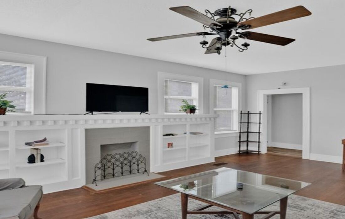 Photo of Livingroom in Highland Historic District