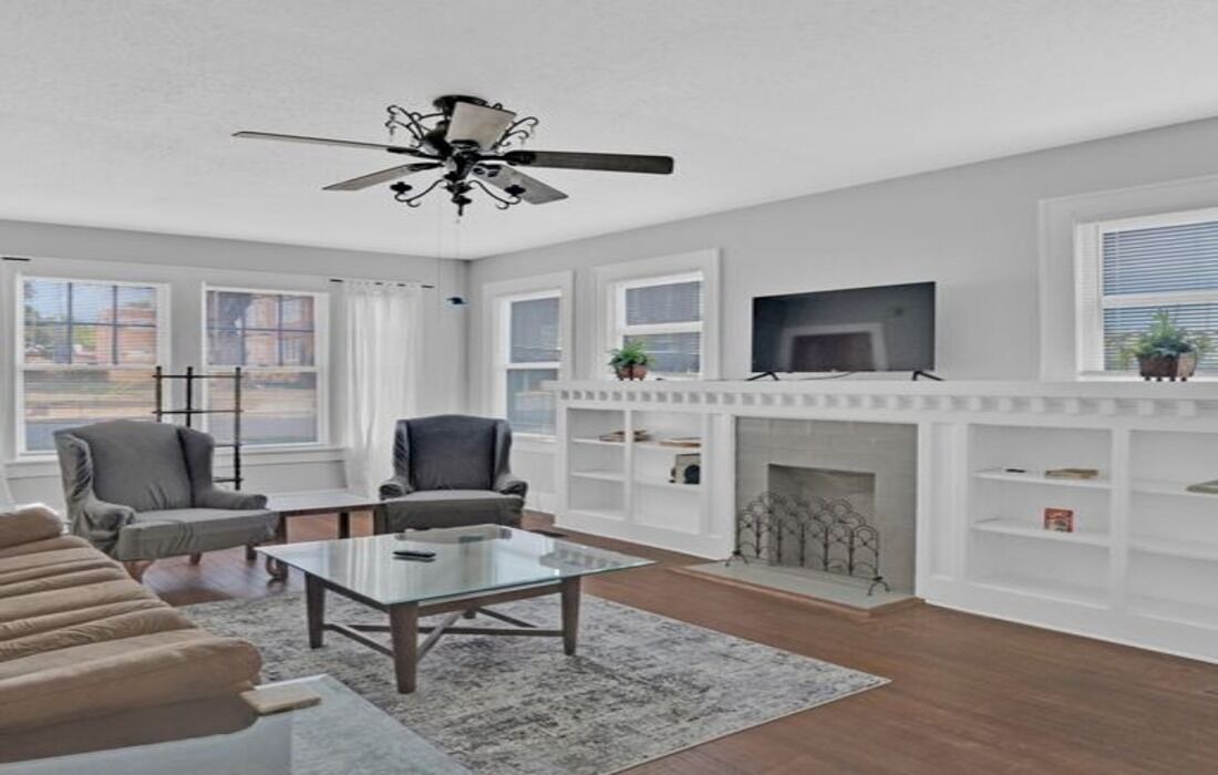 Photo of Livingroom in Highland Historic District