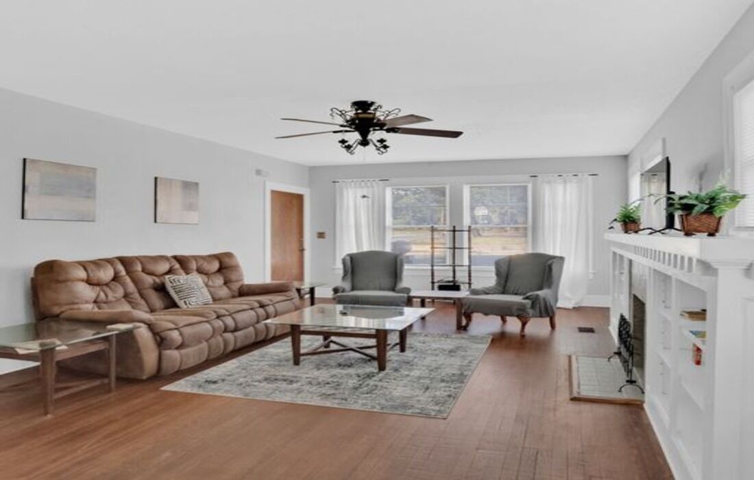 Photo of Livingroom in Highland Historic District