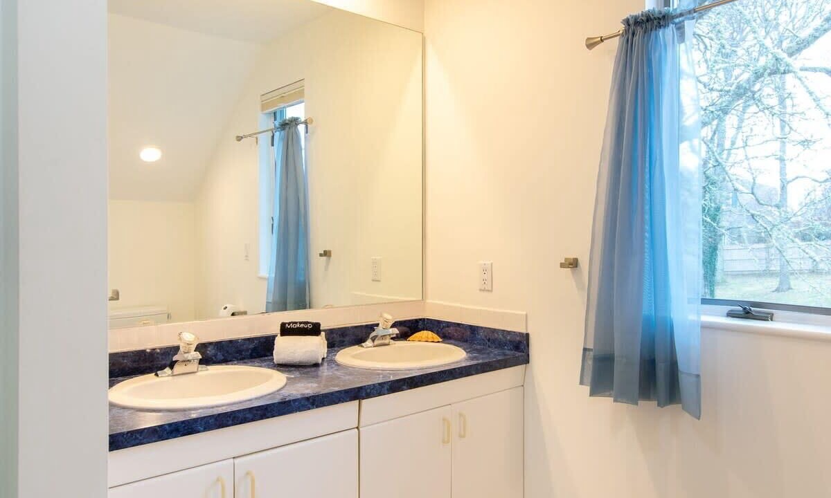 Photo of Bathroom in East Orleans