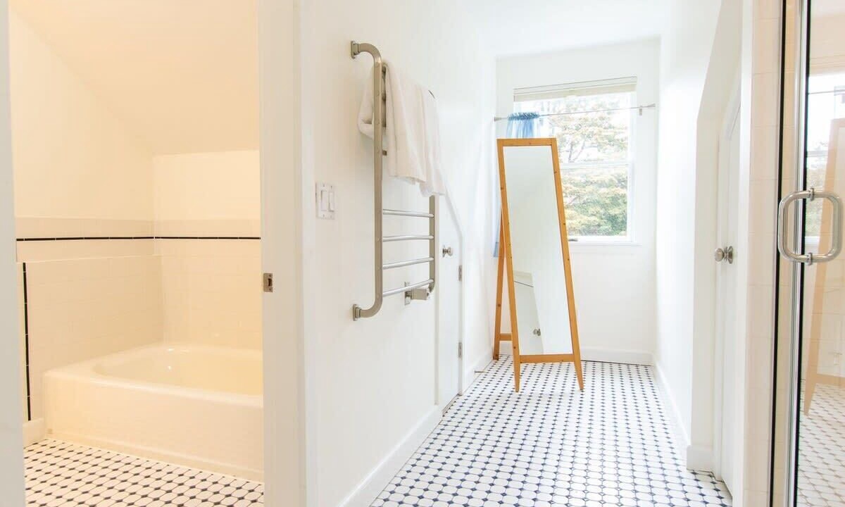 Photo of Bathroom in East Orleans