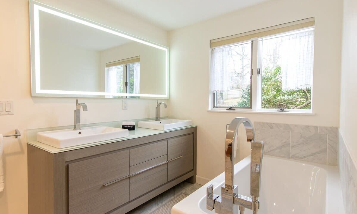 Photo of Bathroom in East Orleans
