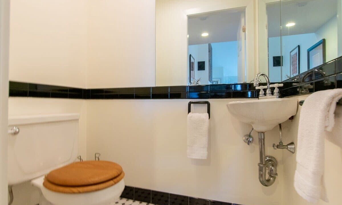 Photo of Bathroom in East Orleans
