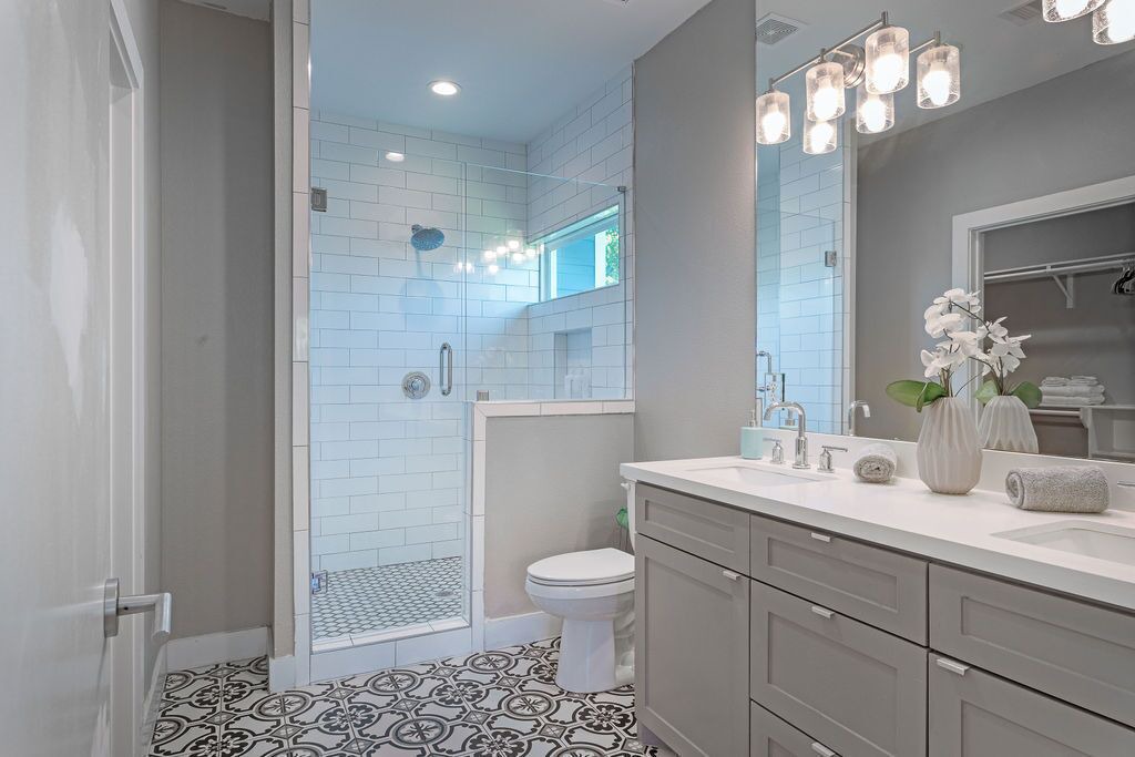 Photo of Bathroom in Lawndale/ Wayside