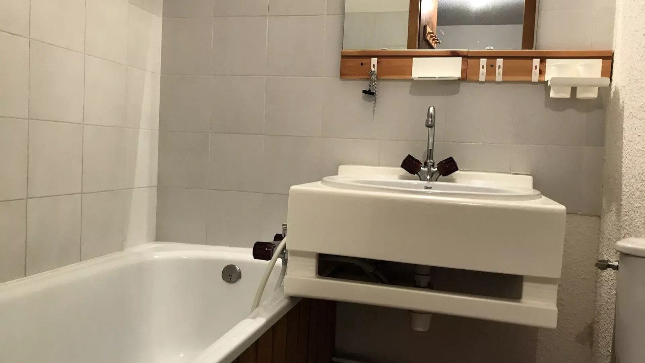 Photo of Bathroom in Demi-Quartier