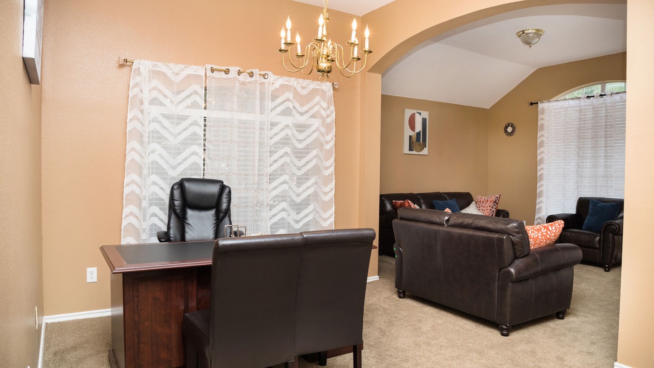 Photo of Livingroom in Southeast Arlington