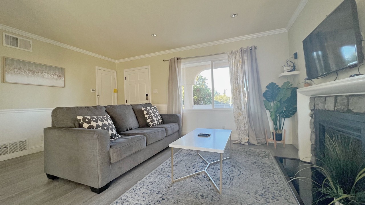 Photo of Livingroom in Hayward