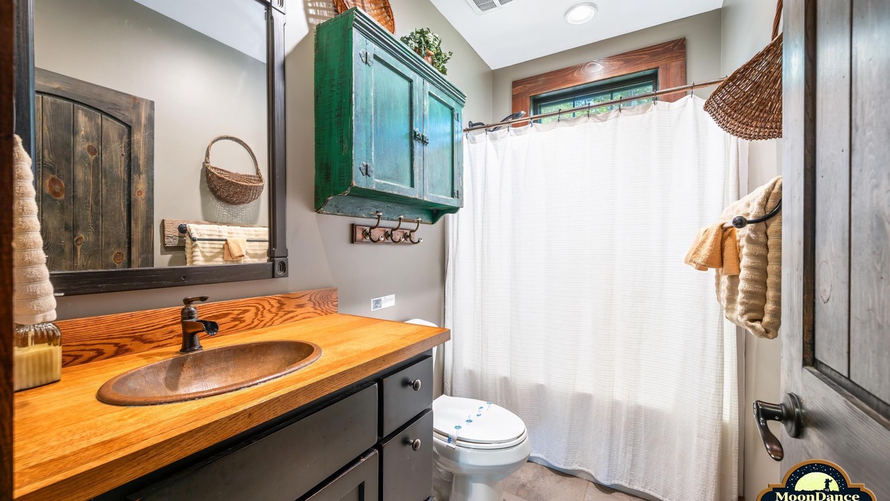Photo of Bathroom in Gnaw Bone