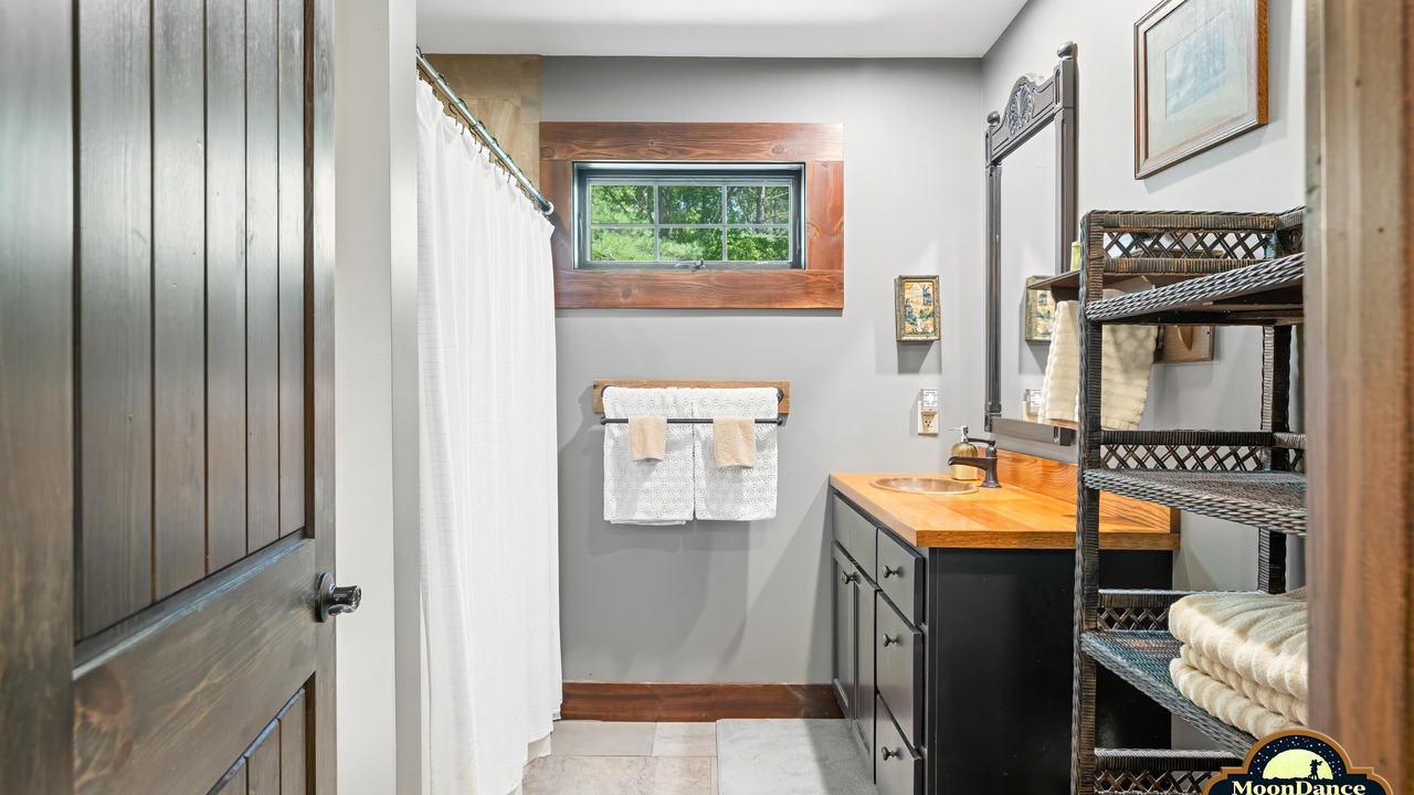 Photo of Bathroom in Gnaw Bone