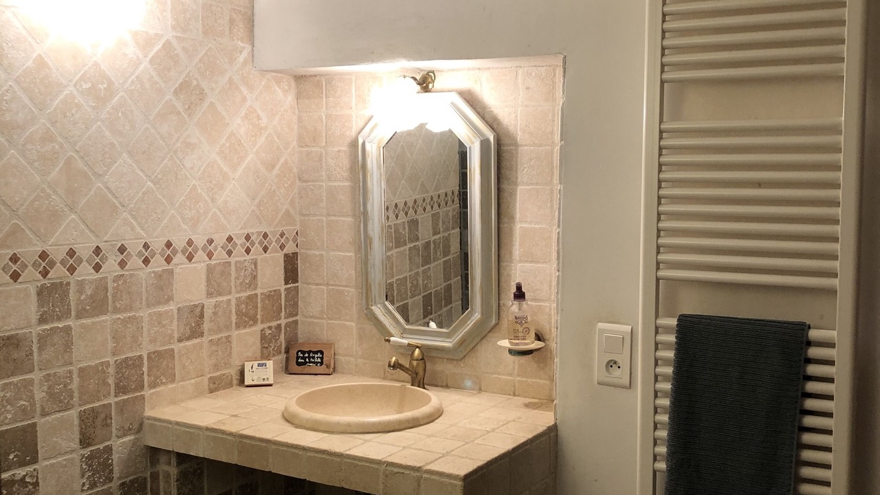 Photo of Bathroom in Ongles