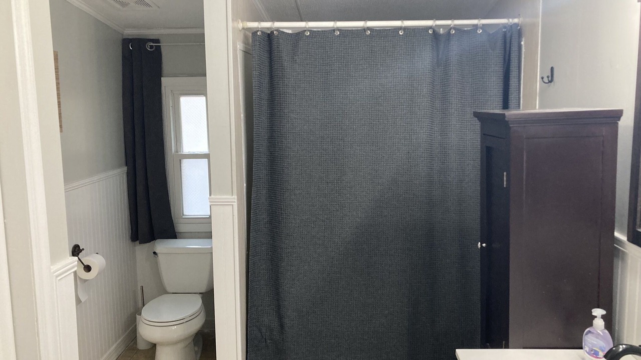 Photo of Bathroom in Redstar