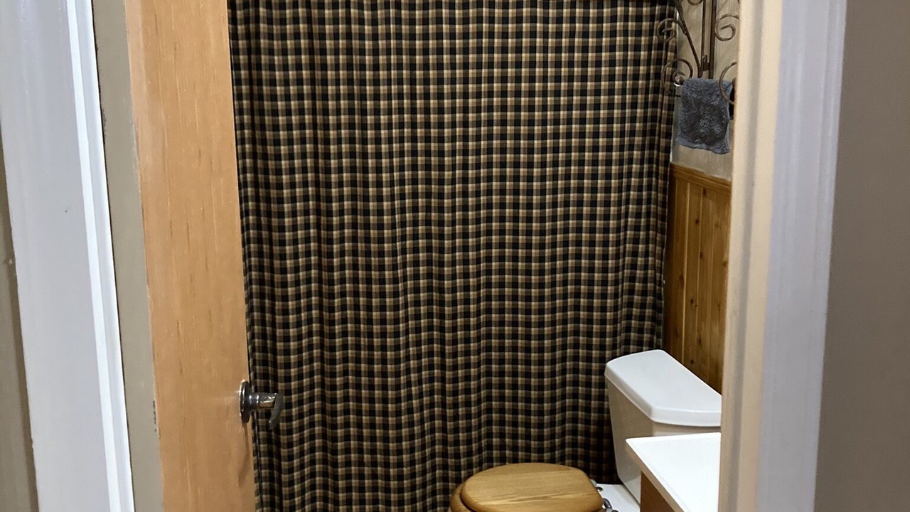 Photo of Bathroom in Redstar