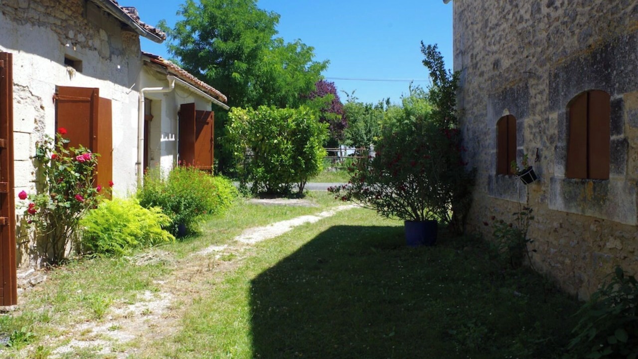 Photo of Outdoor in Champagne-et-Fontaine