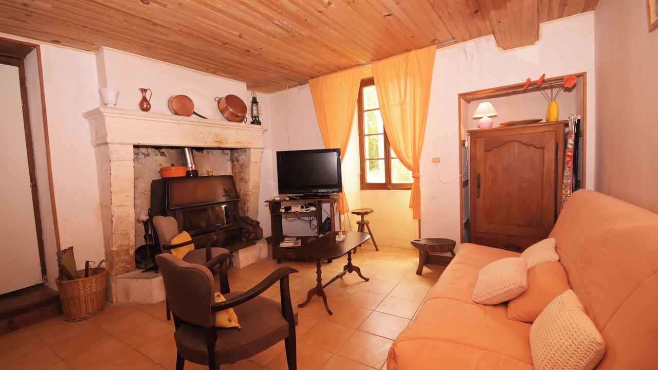 Photo of Livingroom in Champagne-et-Fontaine