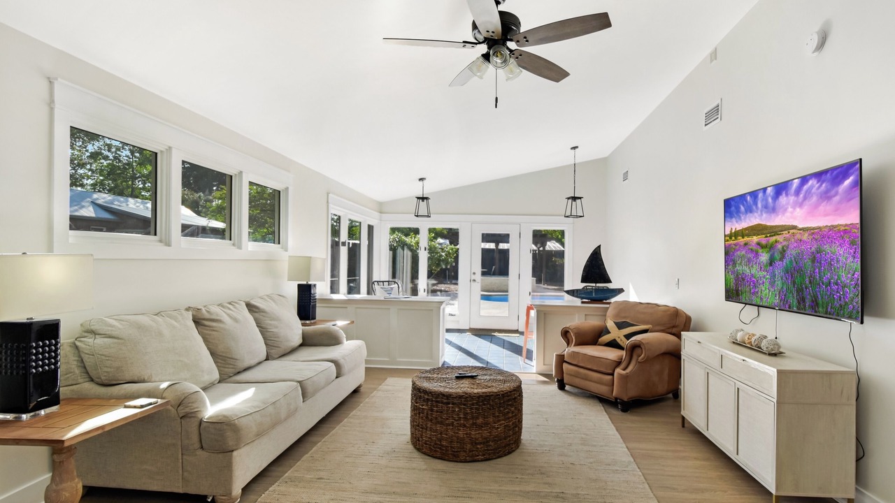 Photo of Livingroom in Demere Park