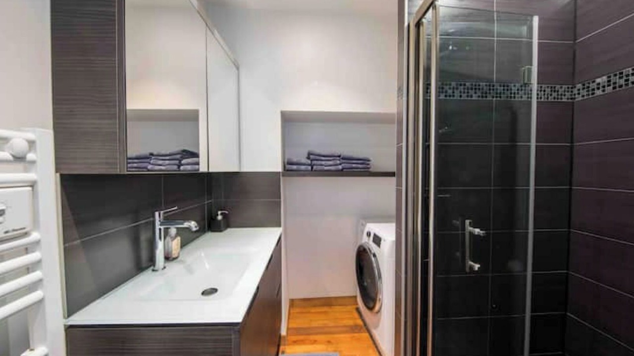 Photo of Bathroom in Downtown Angers