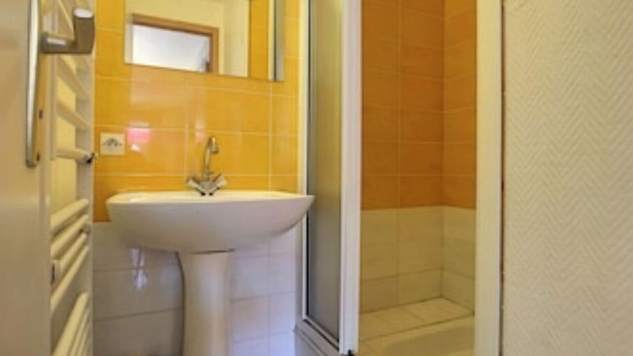 Photo of Bathroom in Saint-Coulomb