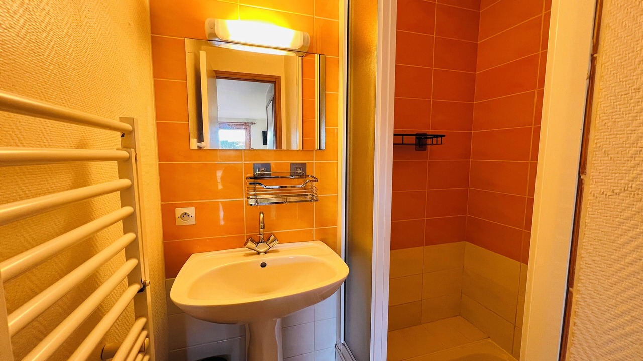 Photo of Bathroom in Saint-Coulomb