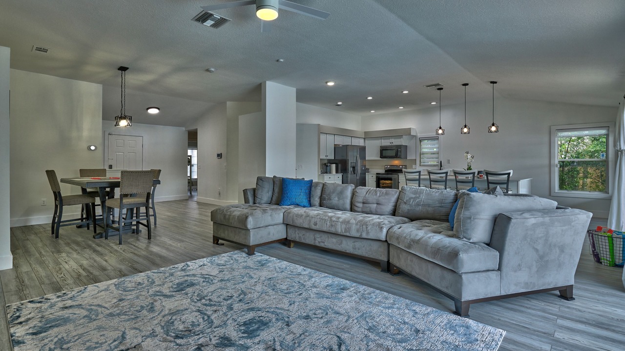 Photo of Livingroom in Valrico