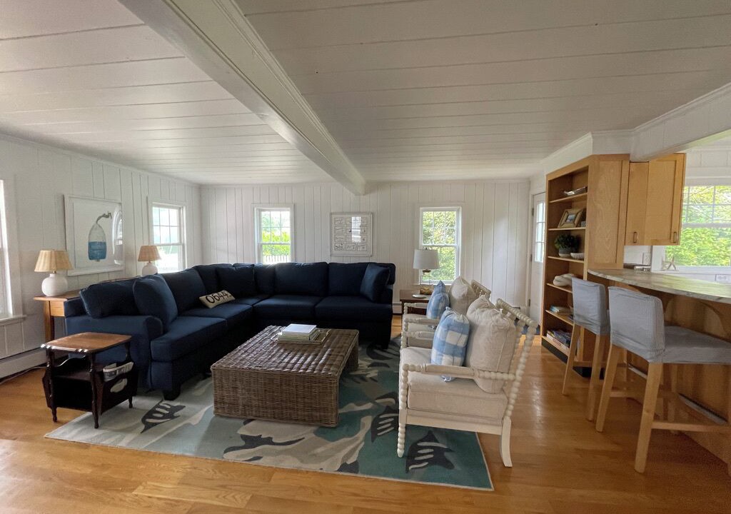Photo of Livingroom in Madison Center