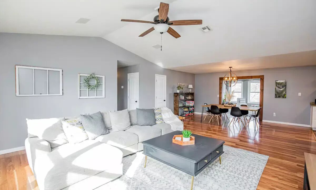 Photo of Livingroom in Beaver Shores