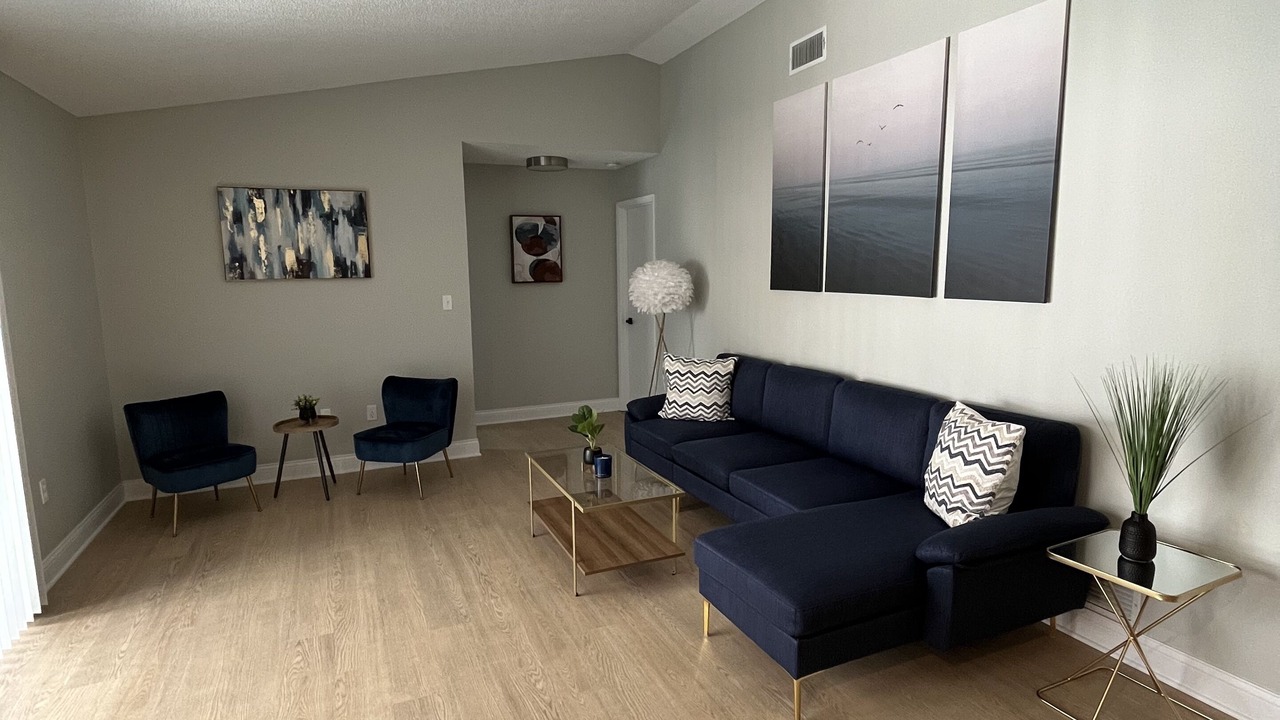 Photo of Livingroom in Englewood East