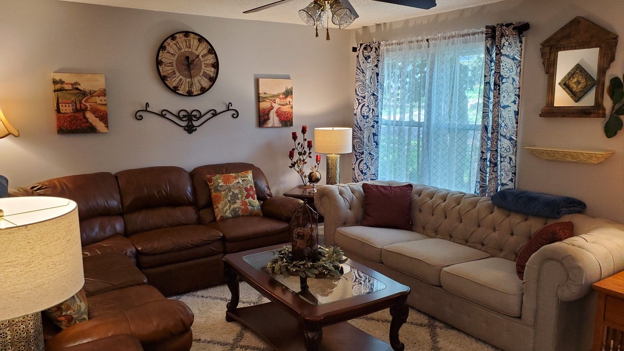 Photo of Livingroom in St. Marys