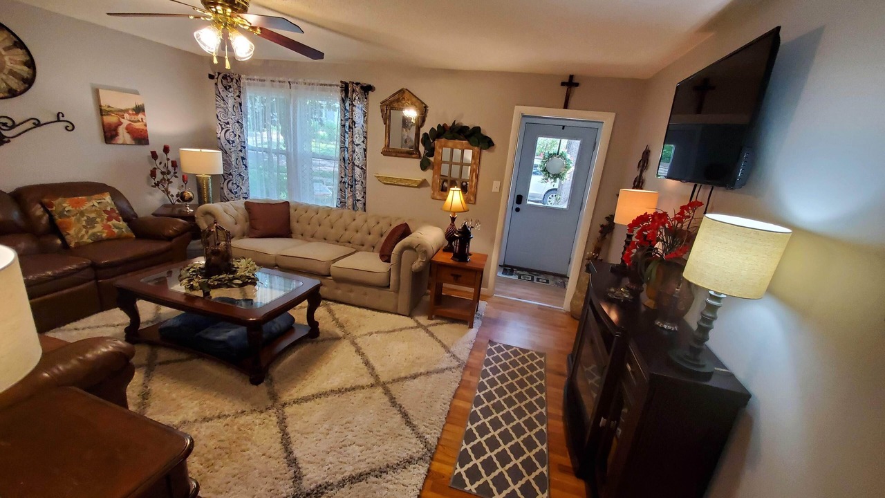 Photo of Livingroom in St. Marys