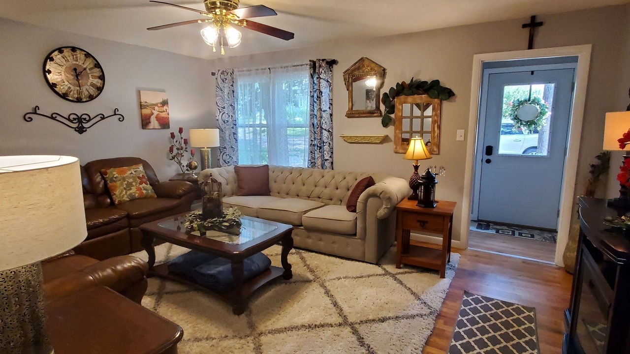 Photo of Livingroom in St. Marys