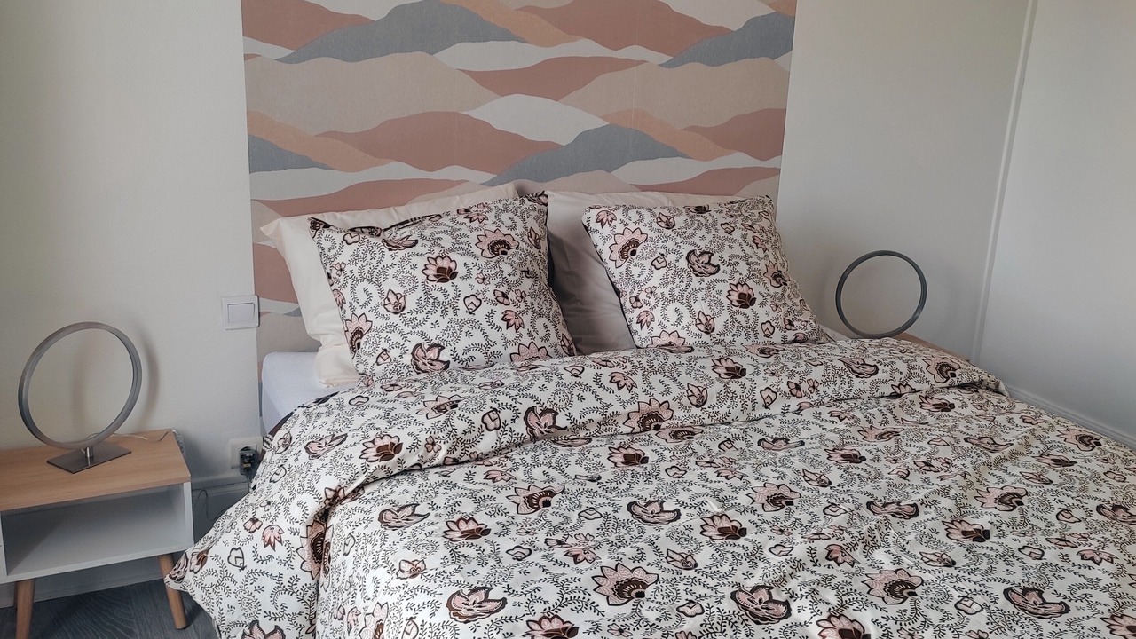 Photo of Bedroom in Magenta