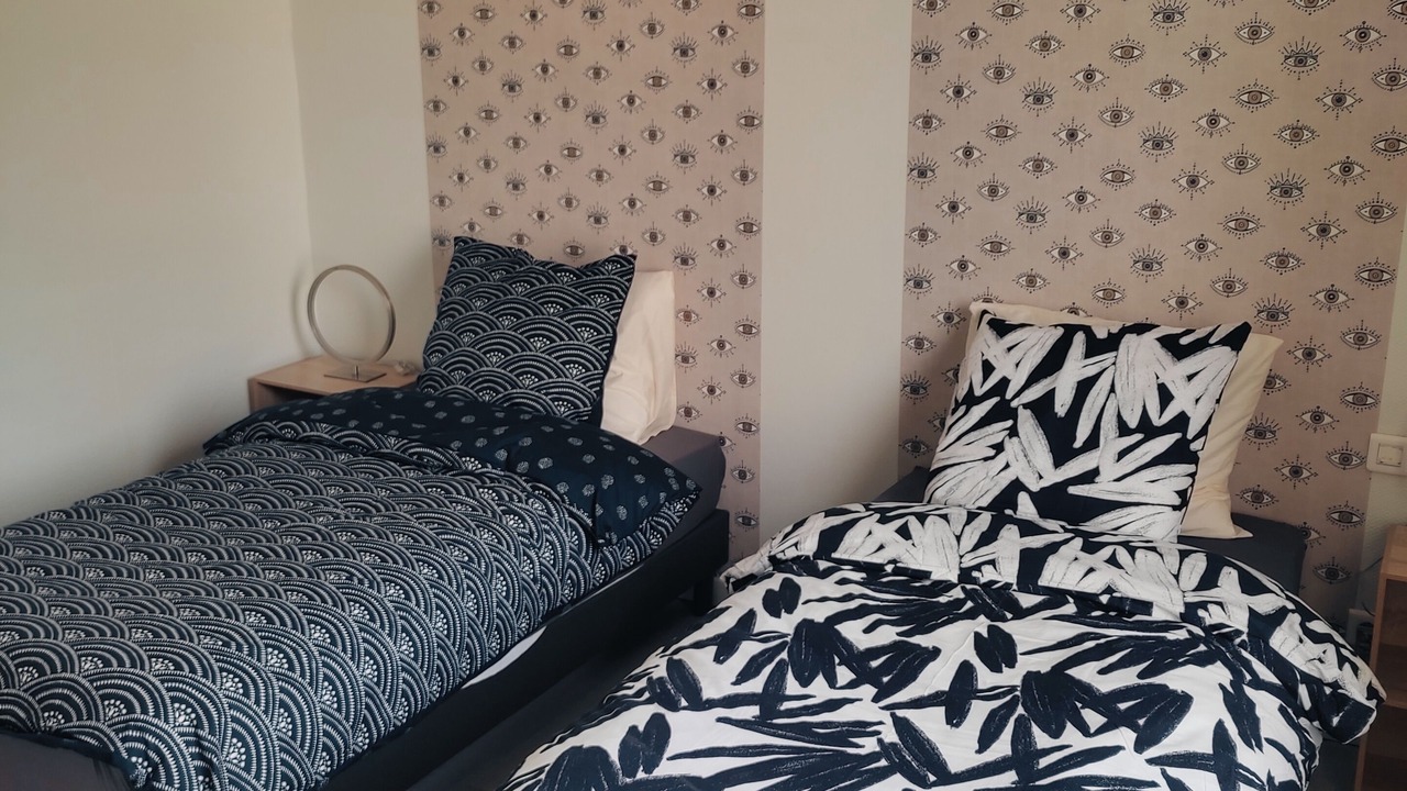 Photo of Bedroom in Magenta