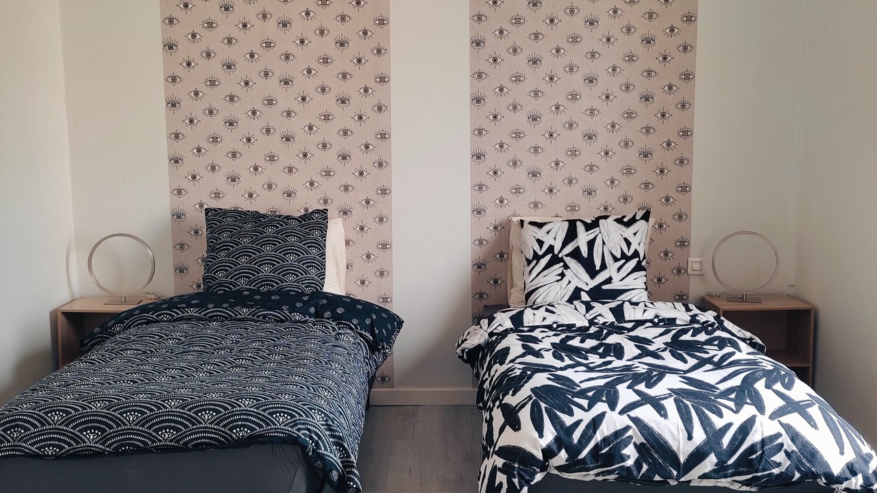 Photo of Bedroom in Magenta