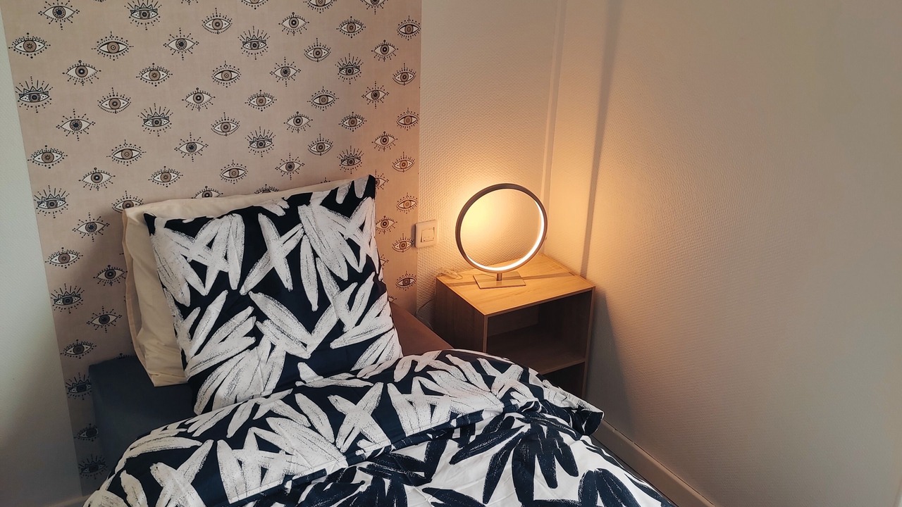 Photo of Bedroom in Magenta