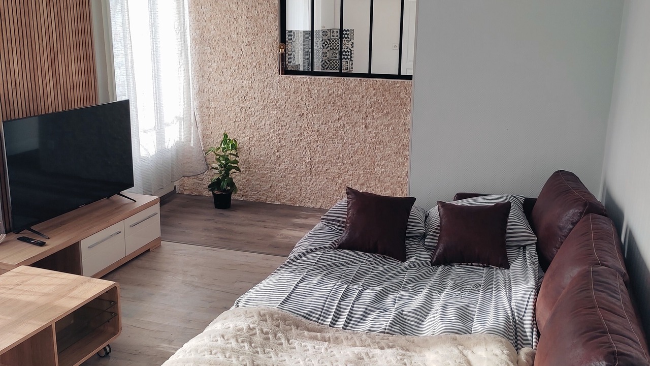 Photo of Bedroom in Magenta