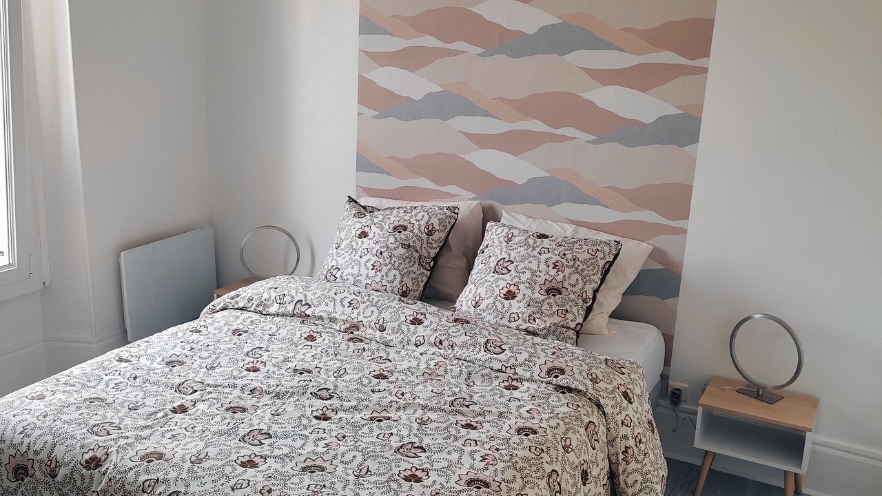 Photo of Bedroom in Magenta