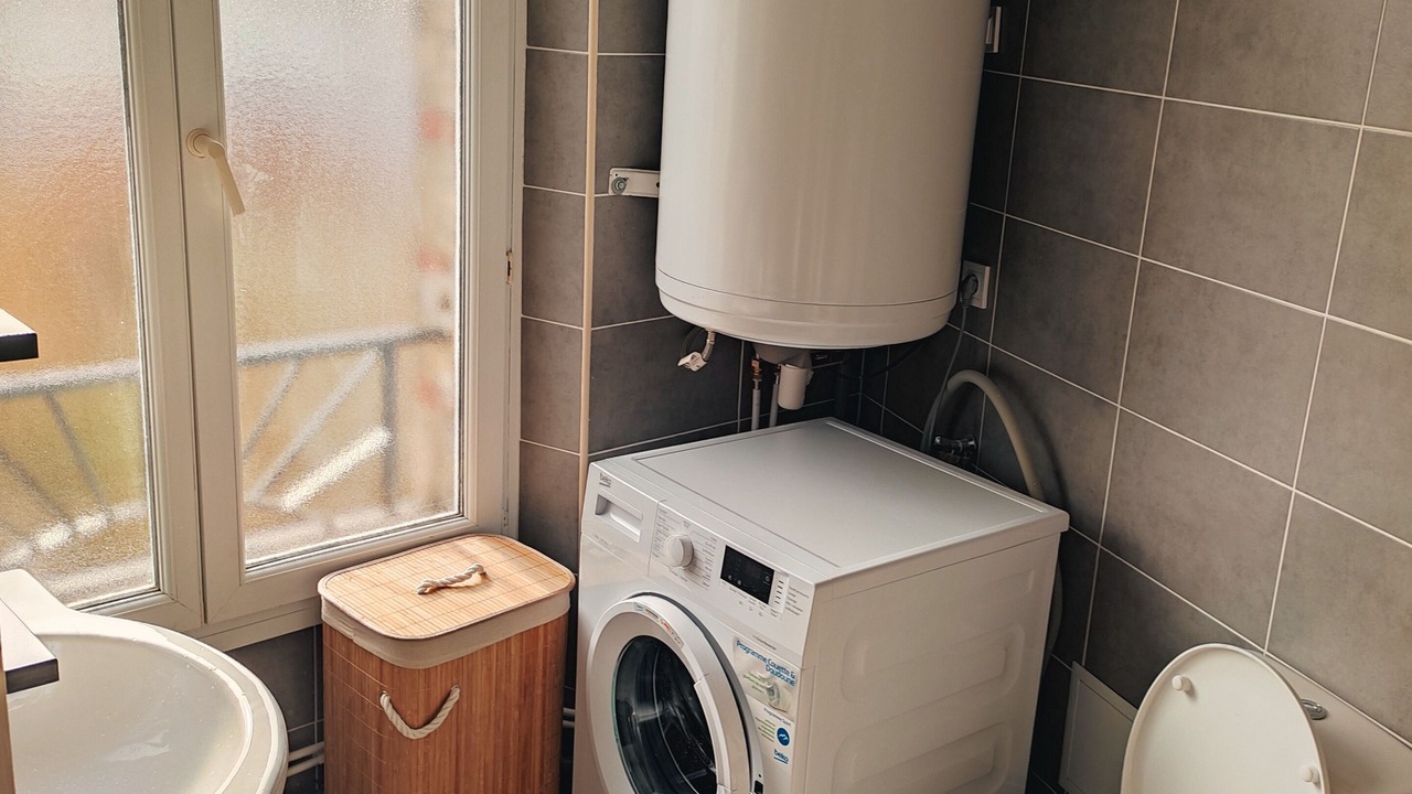 Photo of Bathroom in Magenta