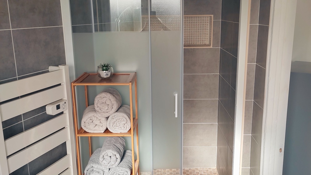 Photo of Bathroom in Magenta