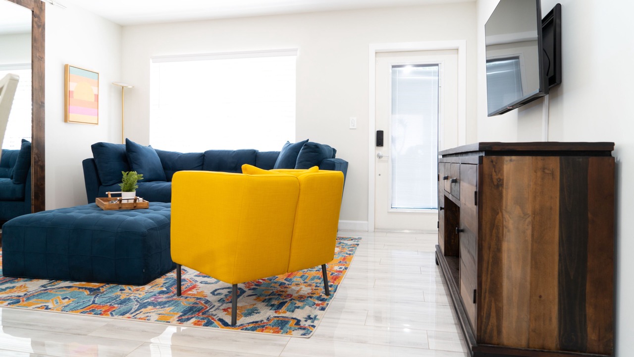 Photo of Livingroom in Central Oakland Park